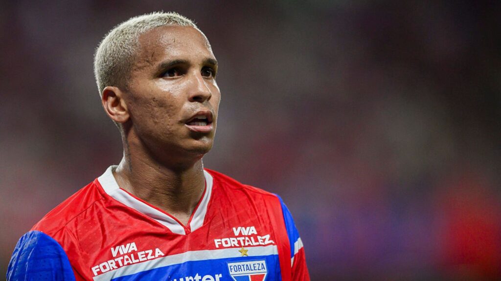 Deyverson Fortaleza.