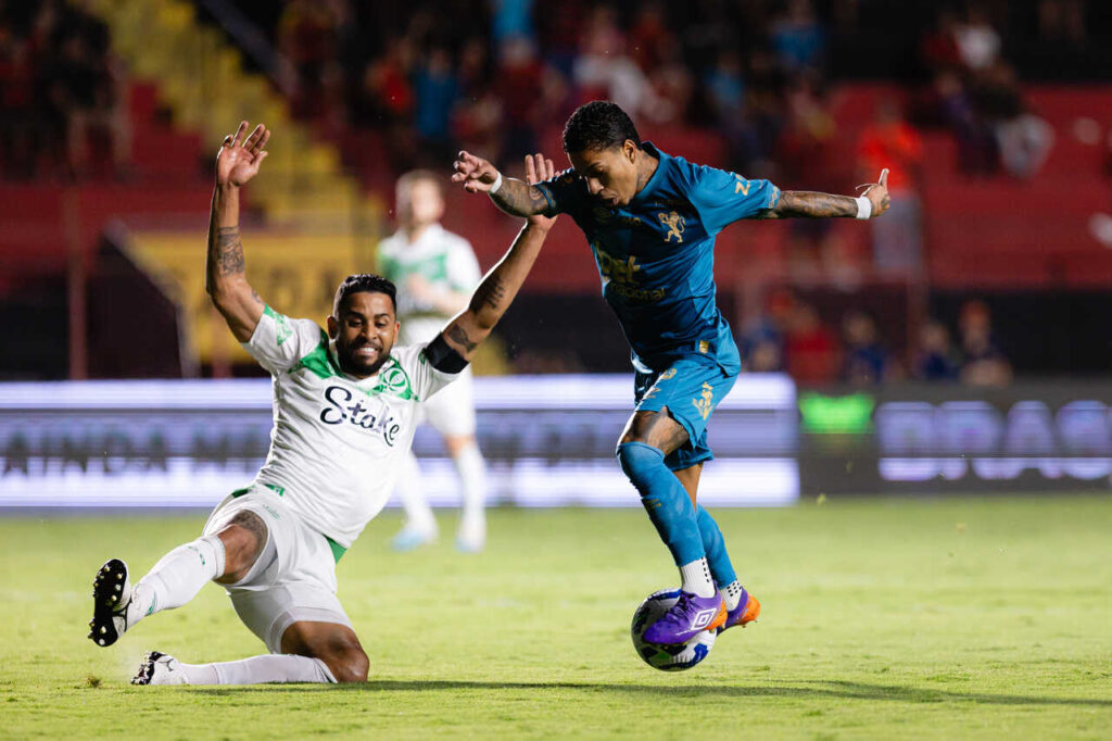 Juventude vence o Sport e respira na briga contra o rebaixamento - Foto: Paulo Paiva/ Sport Club do Recife
