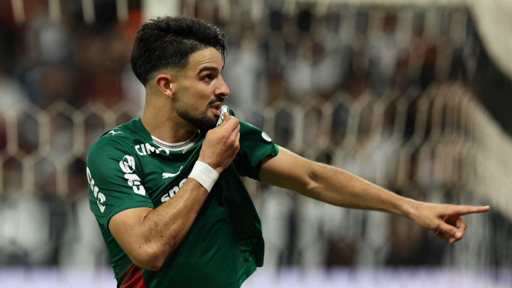 O jogador Flaco López, da SE Palmeiras, comemora seu gol contra a equipe do SC Corinthians P, durante partida válida pela sétima rodada, do Campeonato Paulista, Série A1, na Neo Química Arena. (Foto: Cesar Greco/Palmeiras/by Canon)
