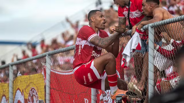CRB conquista o 1º penta da história do Campeonato Alagoano Mikael comemora o gol do CRB contra o ASA na final (Foto: Francisco Cedrim/ASCOM CRB)