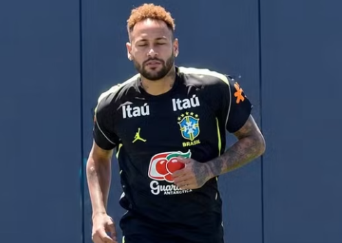 Neymar volta aos gramados nos treinos da Seleção e reacende esperança para duelo contra o Haiti Neymar vai a campo em treino da Seleção pela primeira vez / Foto: Reprodução/CBF TV