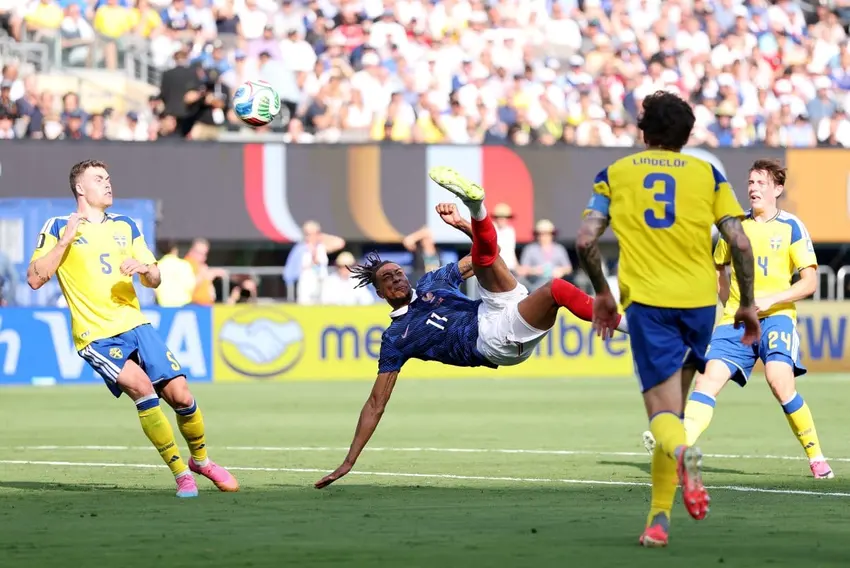 França atropela a Suécia e confirma força no mata-mata da Copa
