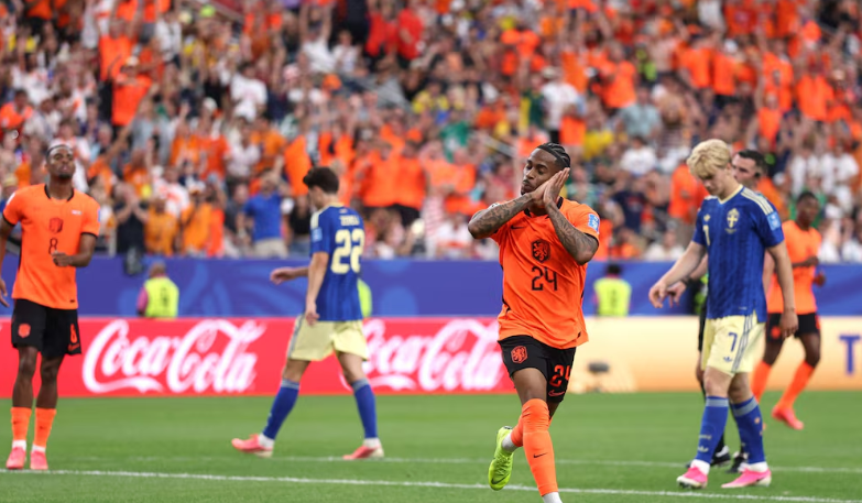 Holanda passa o carro na Suécia em jogo de seis gols e manda recado para a Copa do Mundo
