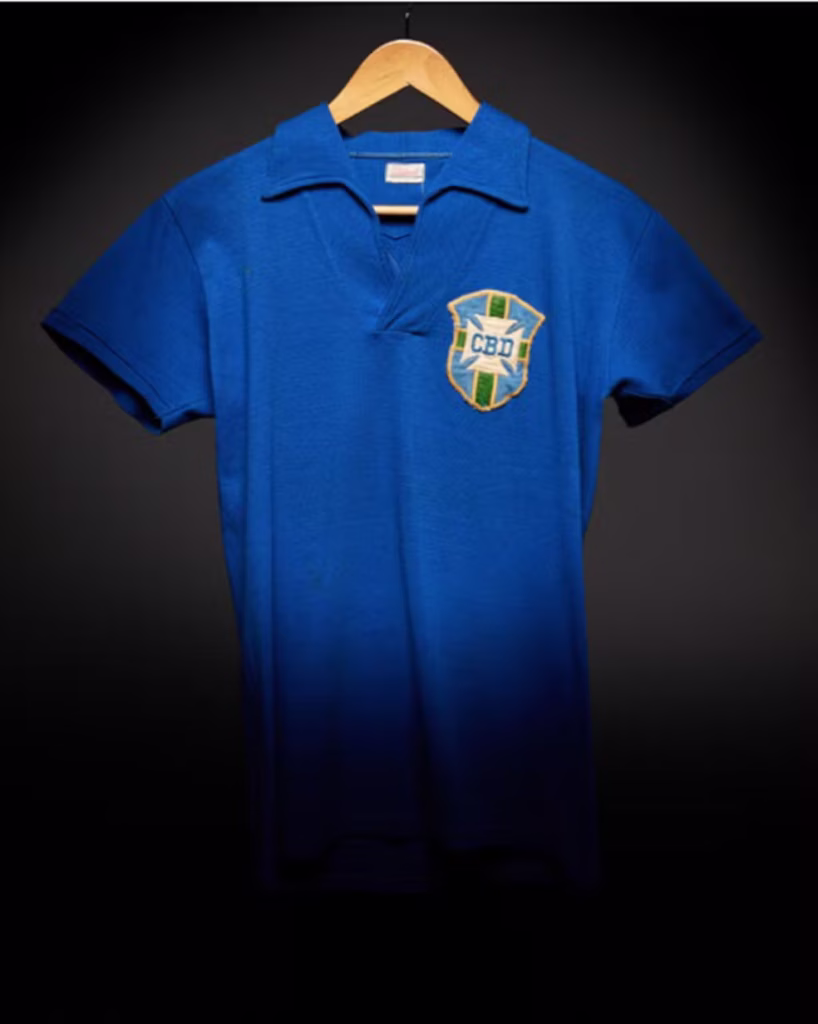 Camisa de Pelé na final de 1958 vai ser leiloada neste ano — Foto: Sotheby’s