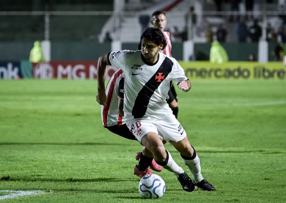 Vasco renova o contrato do volante JP até o final de 2028 VASCO JP