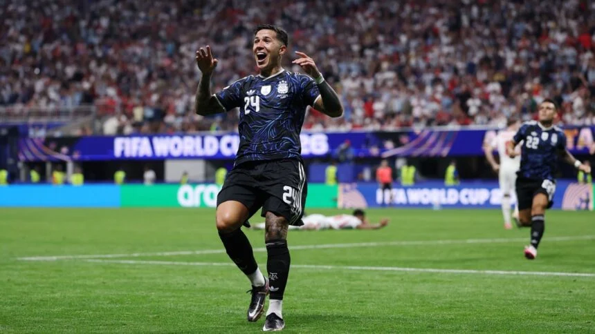 De virada, Argentina vence a Inglaterra e está na final da Copa do Mundo de 2026 Argentina 2 x 1 Inglaterra.