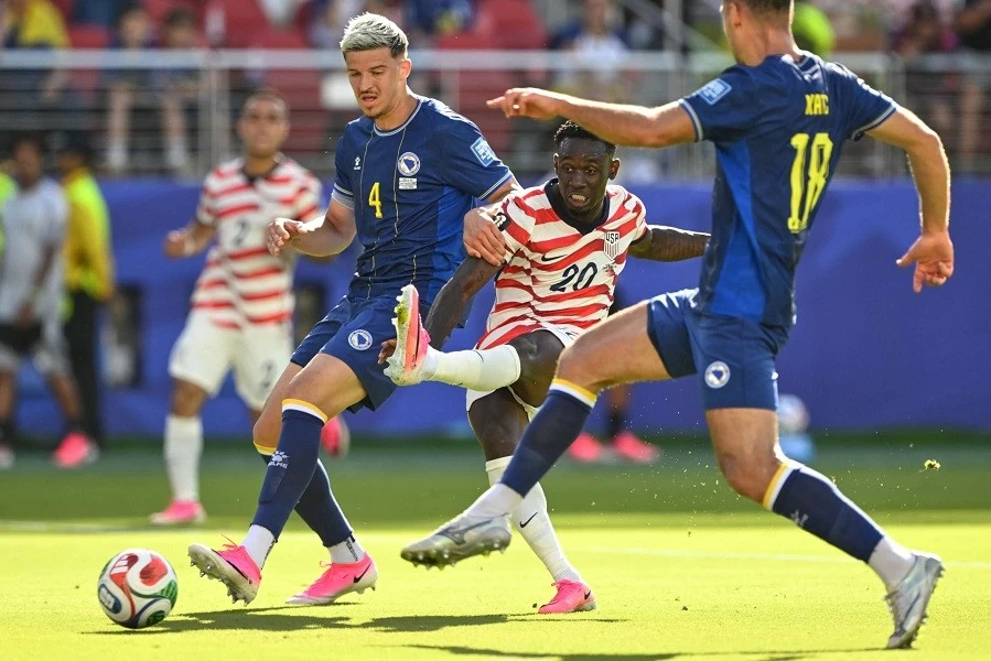 Estados Unidos vencem a Bósnia e avançam com autoridade no mata-mata da Copa