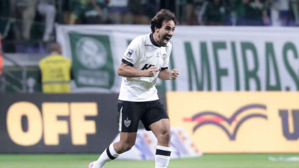 Atlético-MG vence o Palmeiras, em jogo de muitas falhas Igor Gomes comemora gol do Atlético-MG contra o Palmeiras Marcello Zambrana/AGIF