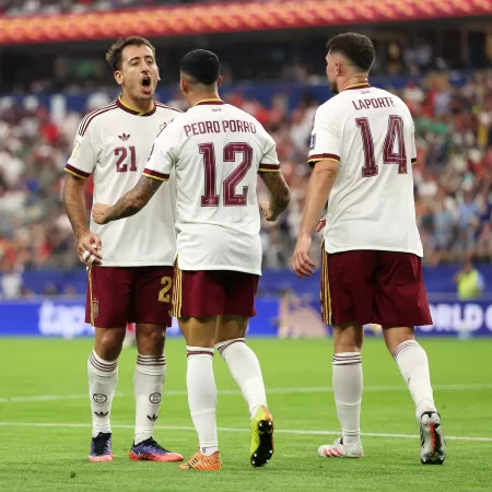 Espanha domina jogo e vence a França nas semi da Copa do Mundo Oyarzabal e Pedro Porro celebram gol da Espanha sobre a França em jogo da Copa do Mundo Imagem: Julian Finney - FIFA/FIFA via Getty Images… - Veja mais em https://www.uol.com.br/esporte/futebol/ultimas-noticias/2026/07/14/franca-espanha-copa-do-mundo-semifinal-como-foi.ghtm?cmpid=copiaecola