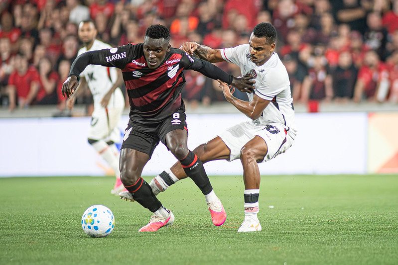Vitória perde para o Athletico, na Copa do Brasil e se complica para o jogo de volta Vitória 0 x 2 Athletico .Victor Ferreira-65034