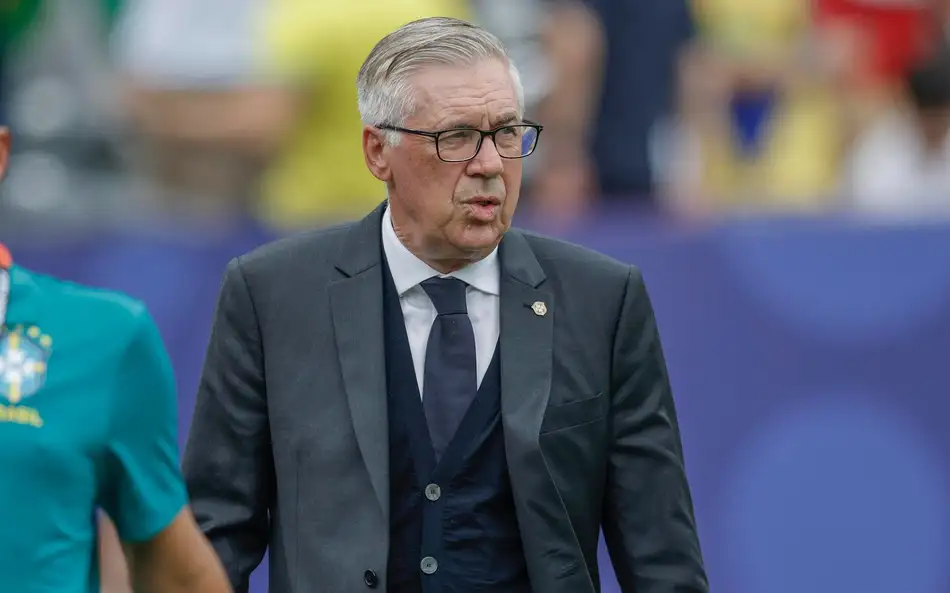 Ancelotti vai ao Nilton Santos antes de anunciar nova lista da Seleção Carlo Ancelotti estará no Nilton Santos neste domingo (6) para acompanhar o duelo entre Botafogo e Palmeiras, pelo Campeonato Brasileiro. A partida está marcada para 18h30 e será uma das últimas oportunidades para o técnico da Seleção Brasileira avaliar jogadores antes de divulgar sua próxima lista de convocados. A convocação será anunciada na próxima quarta-feira (9), na sede da CBF, no Rio de Janeiro.