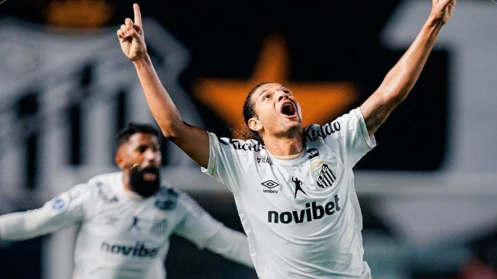 Willian Arão abriu o caminho da vitória do Santos sobre o Atlético-MG pelas quartas da Copa Sul-Americana • Raul Baretta / Santos FC
