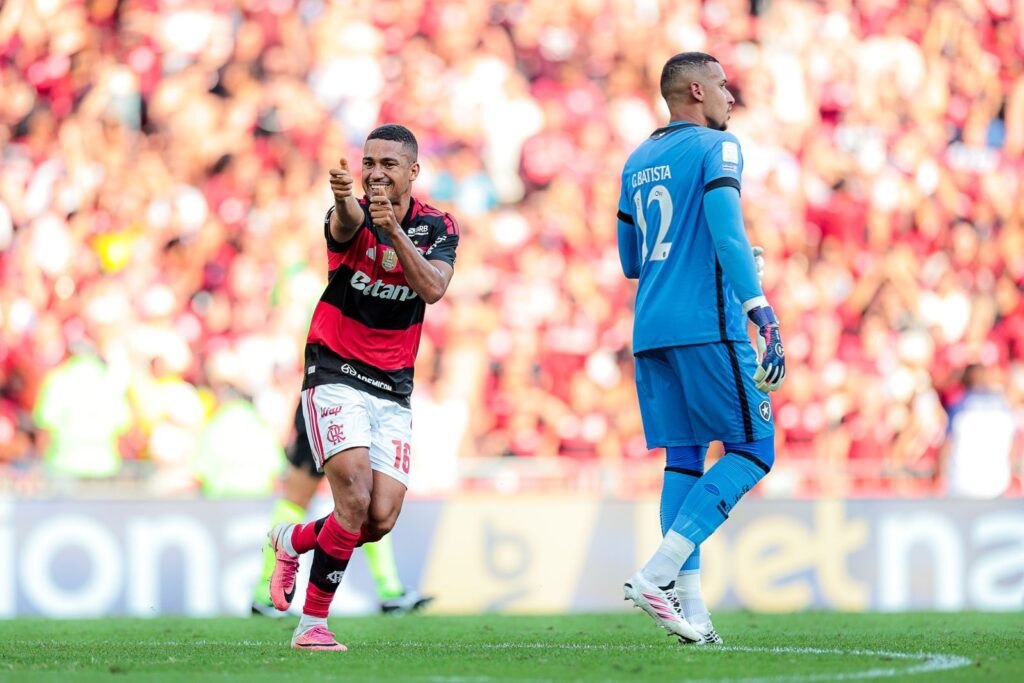 Flamengo goleia o Botafogo e encosta no líder Palmeiras Foto: Gilvan de Souza / CRF