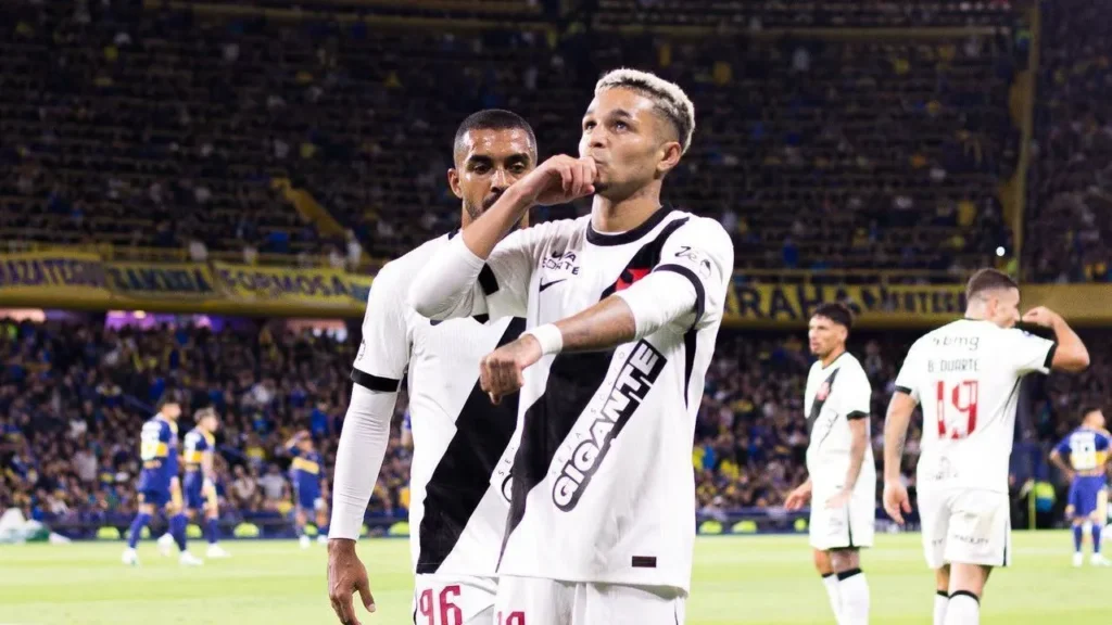 Adson marcou o gol da vitória vascaína sobre o Boca Juniors • Matheus Lima | @VascodaGama