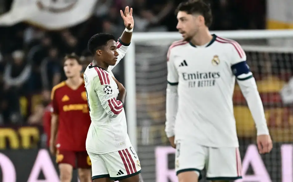 Endrick brilha, Real Madrid vira em 7 minutos e vence a Roma na Champions Endrick celebra gol marcado pelo Real Madrid contra a Roma, na Champions League (Foto: Filippo Monteforte/AFP)