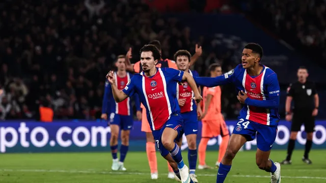 PSG vence o Barcelona em jogão de seis gols na Champions League Vitinha comemora gol do PSG sobre o Barcelona na Champions (Foto: AFP)