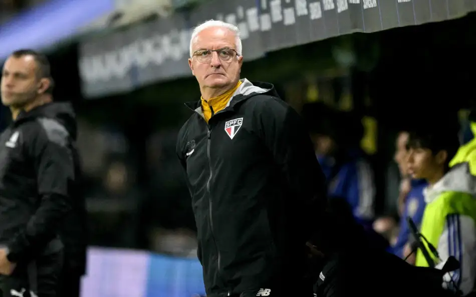 Dorival prepara base do São Paulo e projeta jovens para 2027 Dorival Jr., técnico do São Paulo (Foto: JUAN MABROMATA / AFP)